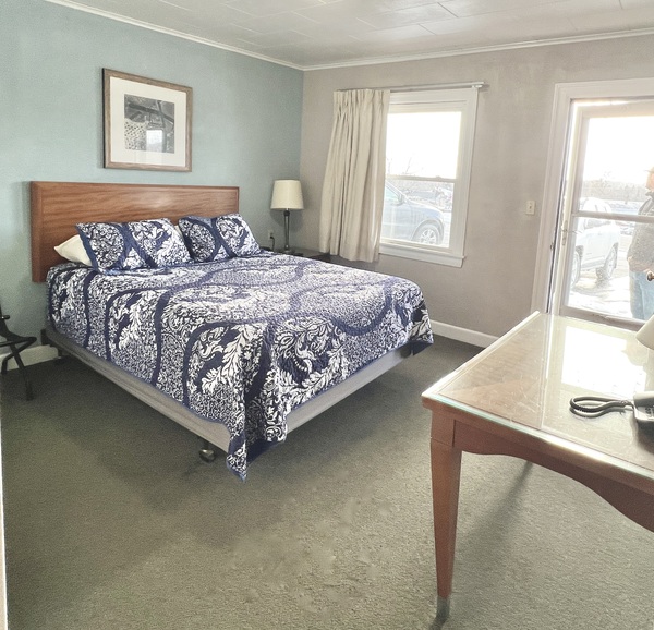 Standard Queen Photo 3